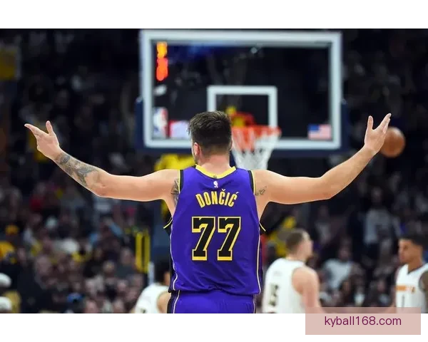 东契奇腿筋拉伤背后责任雷迪克应担主力过度使用他成雷伯杜式悲剧